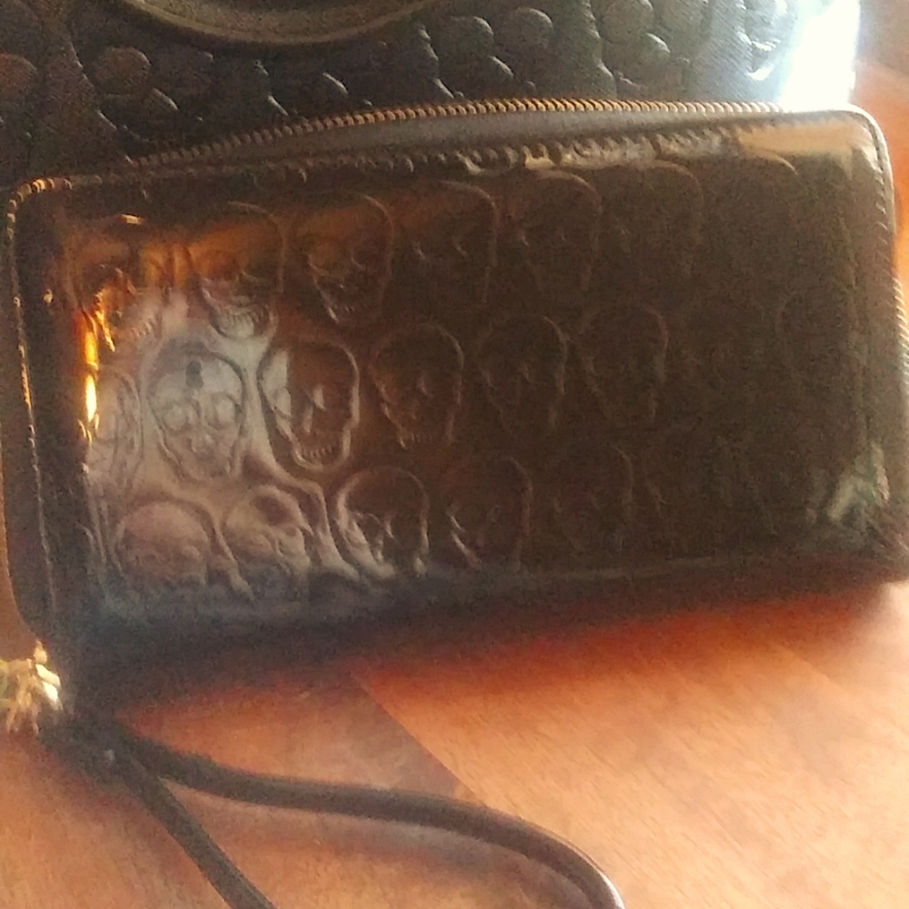 Betsey Johnson skull wallet